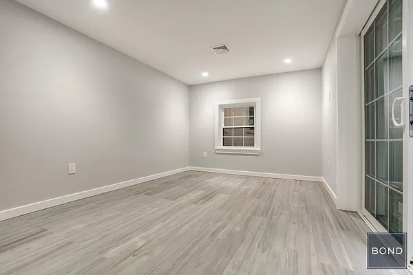 Rented by Bond New York | media 12