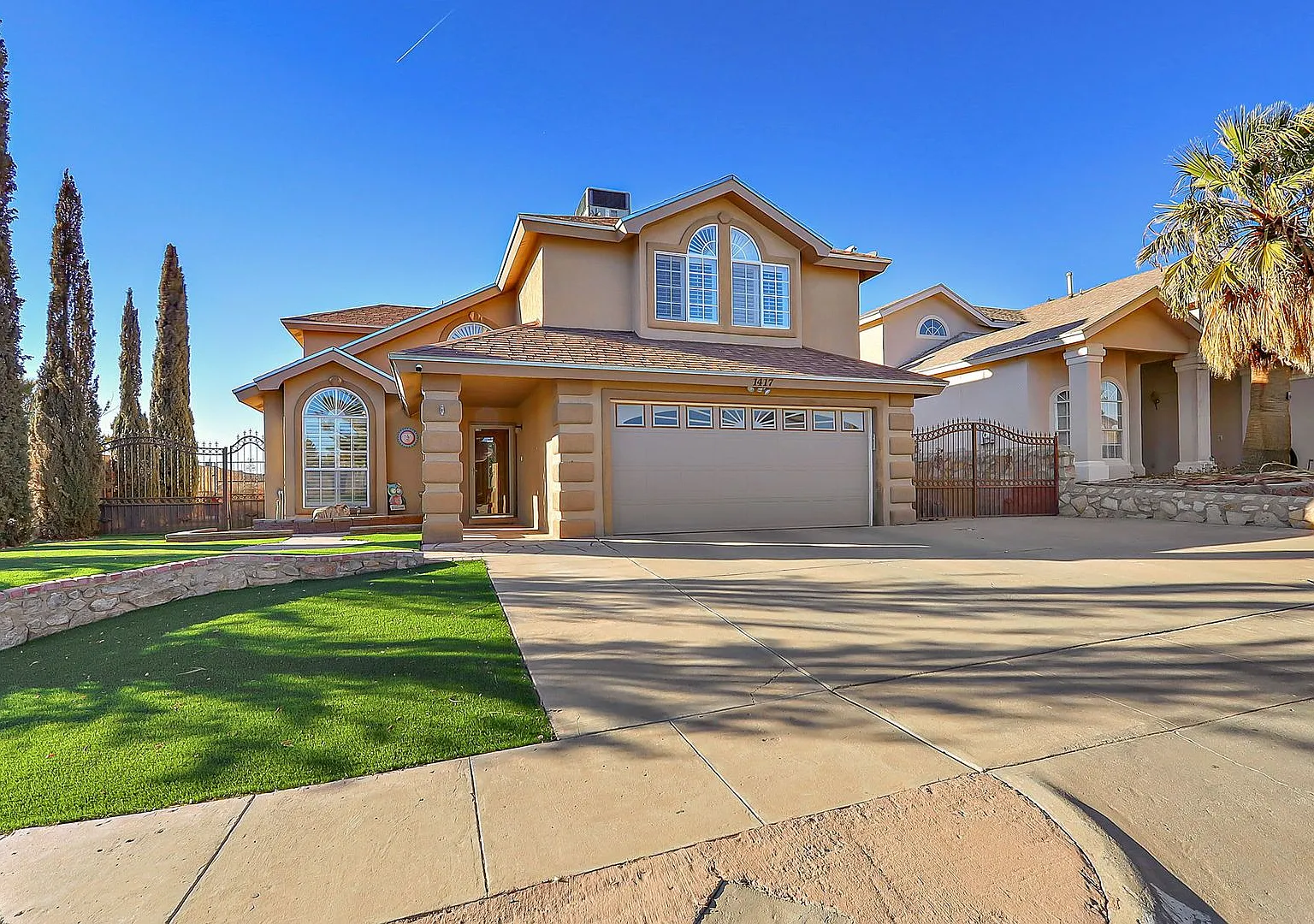 East El Paso 4bed/4bath Refrig A/C! — Photo 1