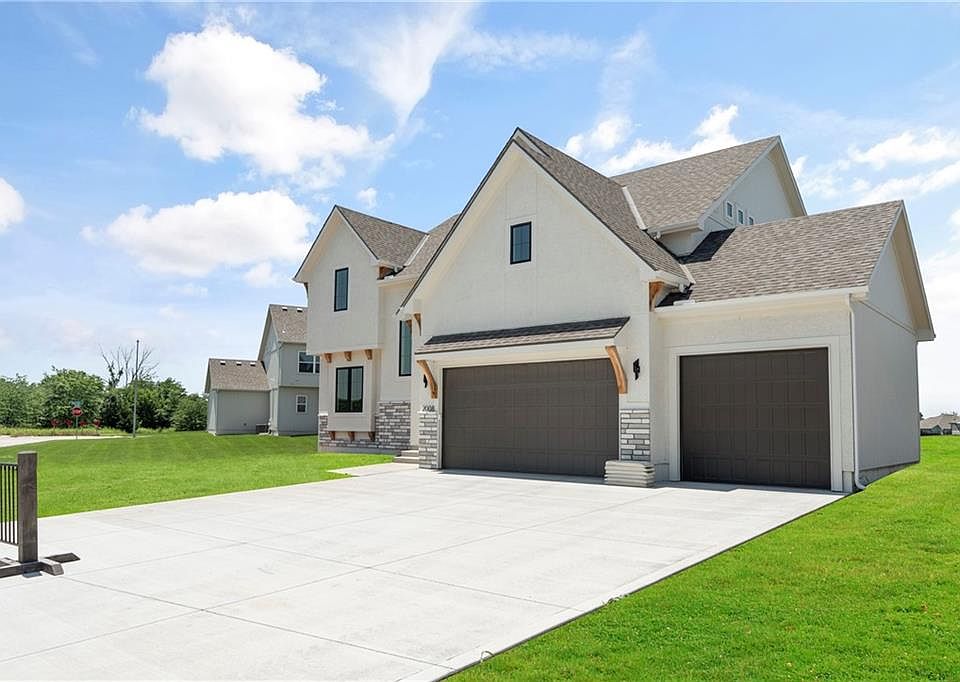 1st image of 2008 NE Bluestone Dr