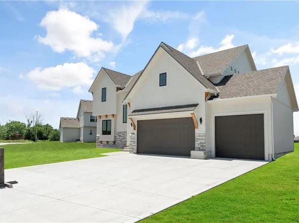 2008 NE Bluestone Dr, Lees Summit, MO 64064
