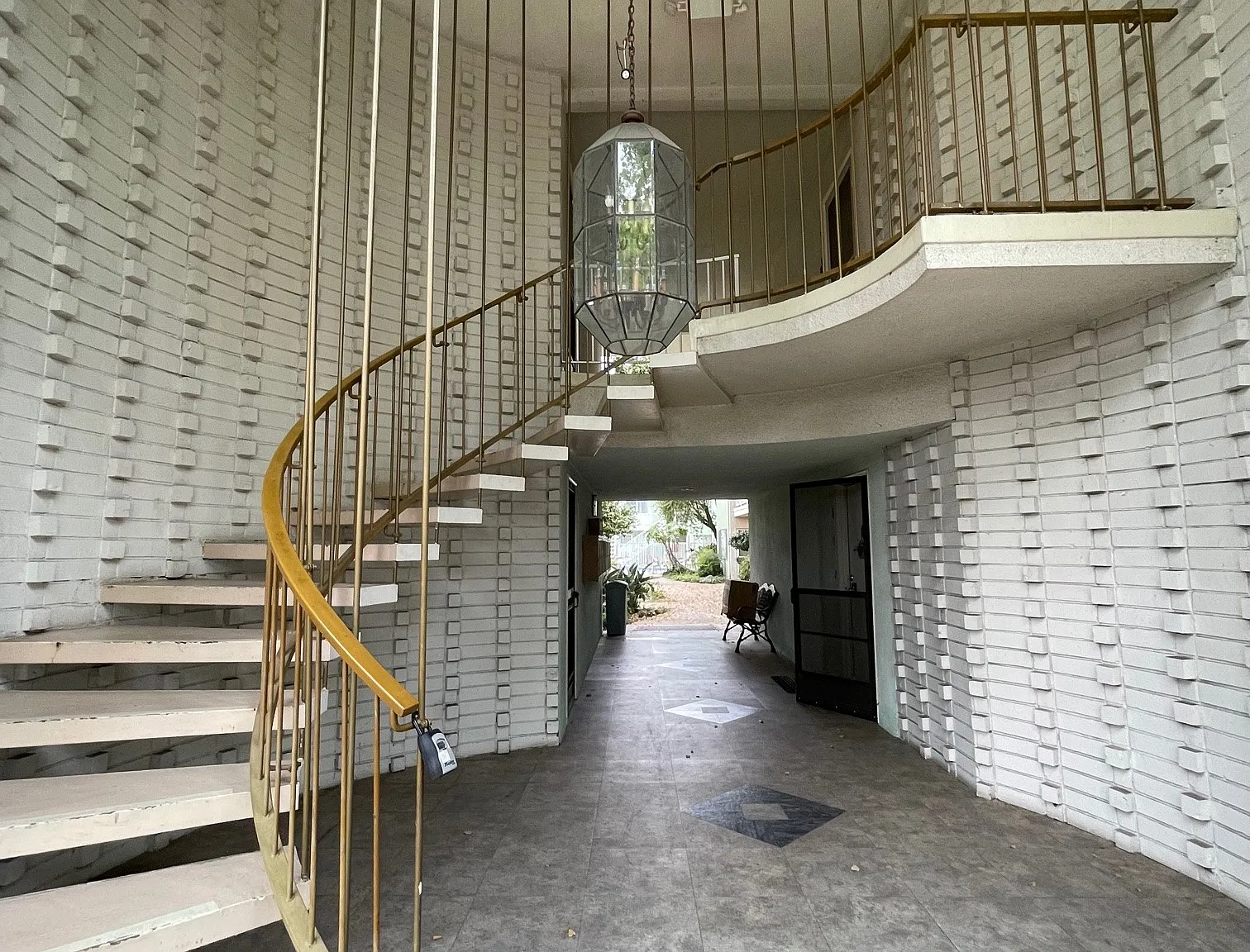 Carousel Apartments: Modern Living in the Heart of the Arcadia — Photo 2