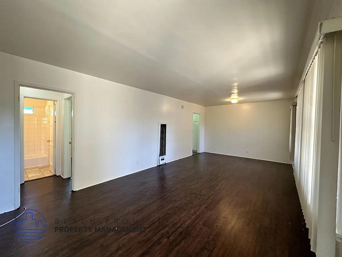 Building Photo - 2490 Cedar Avenue