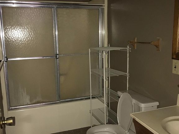 5th image of 956 Yorkshire Dr APT B