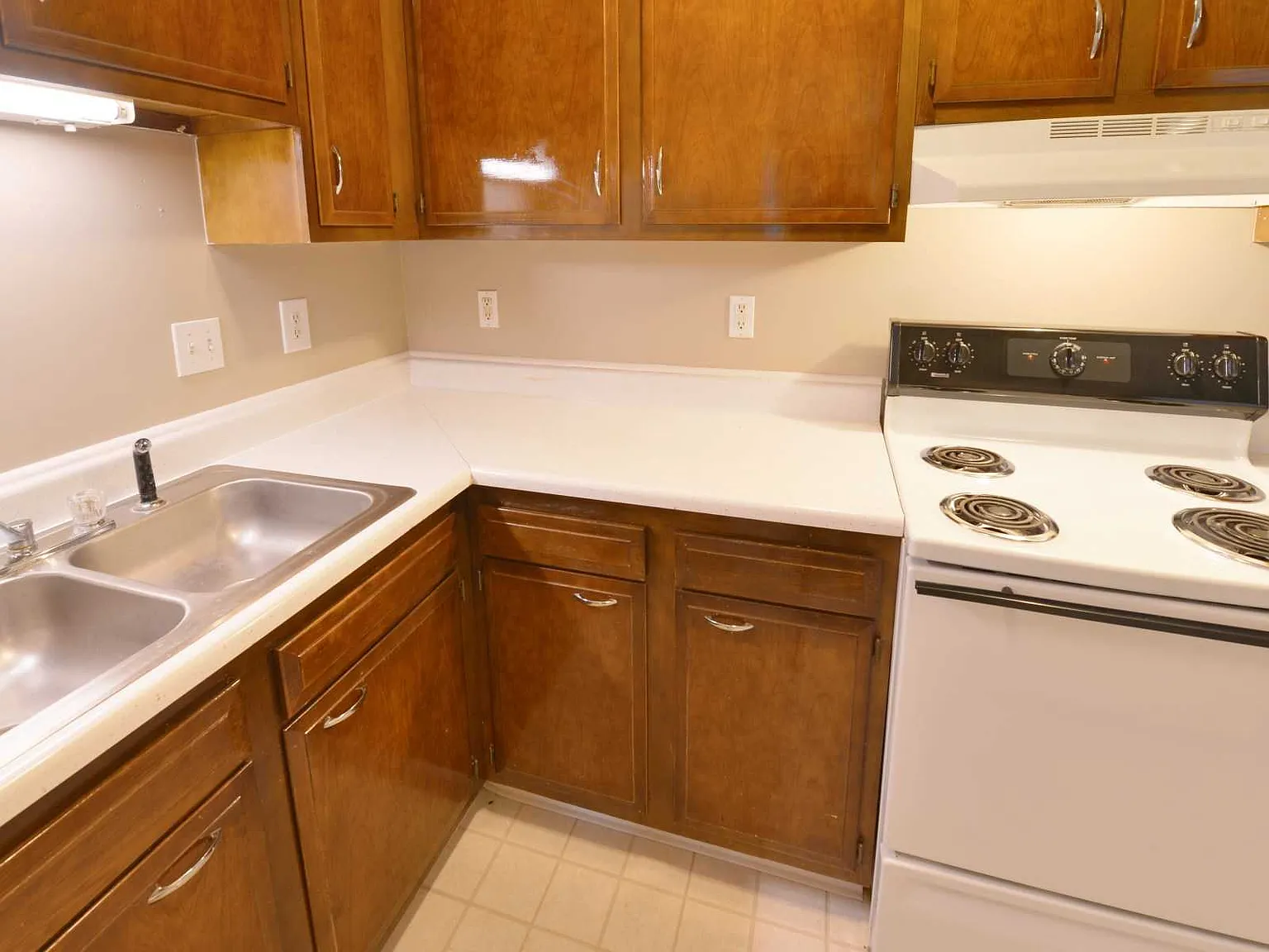 Carriage House Apartments — Photo 4