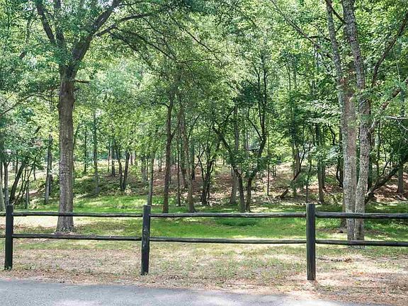 3rd image of 230 Forest Glen Dr