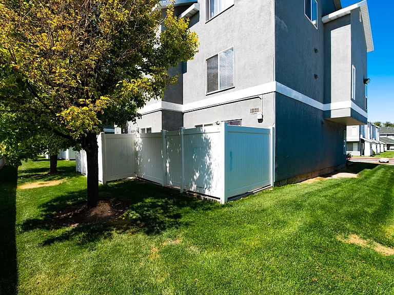 475 N Redwood Rd #56 — Photo 3