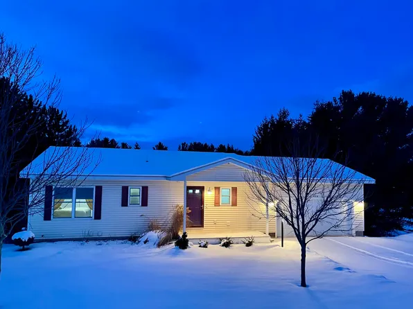 936 N Summitview Dr, Gaylord, MI 49735