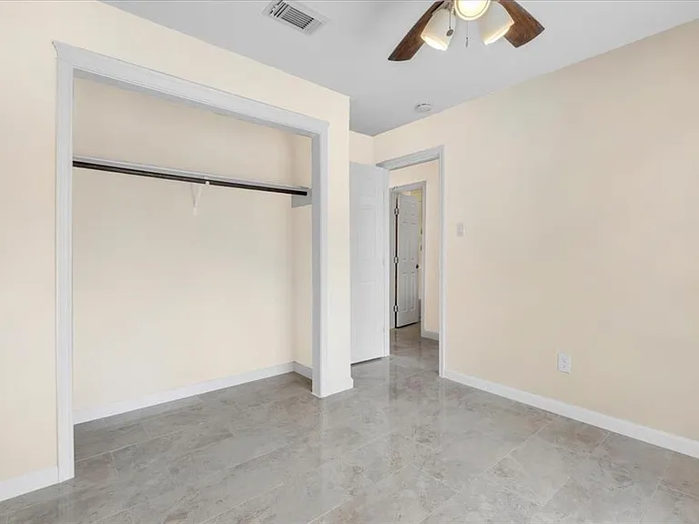 1042 Saint John Dr — Photo 10