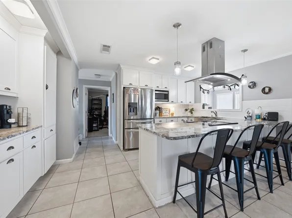6106 Peninsula Cir, Athens, TX 75752