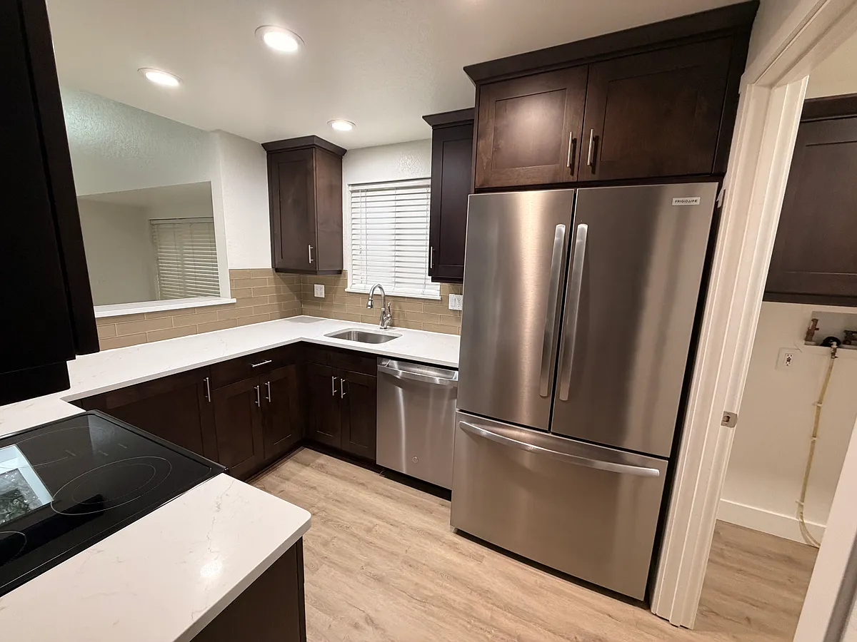 Kitchen with quartz countertops and brand new stainless steel appliances - 14626 NE 80th Pl