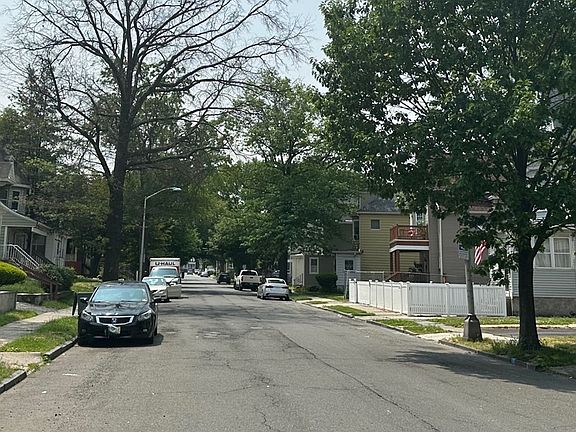 5th image of 197 No Maple Ave