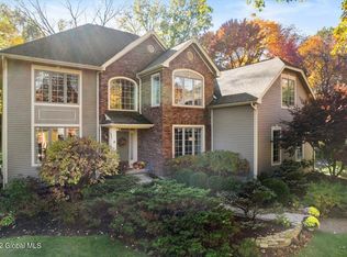 18 Sandalwood Dr, Clifton Park, NY 12065