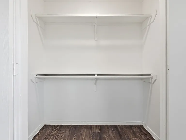 Henderson Grove Apartments — Photo 15