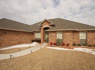 609 Sally Ct, Moore, OK 73160