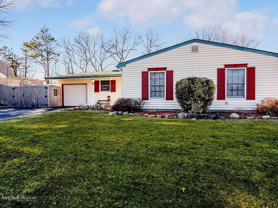 1st image of 22 Baylor Dr