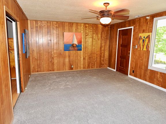 3rd image of 968 Lakeview Dr