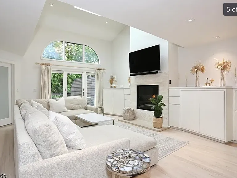 362 French Ct — Photo 1