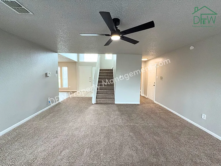 704 Inglewood Trl — Photo 4