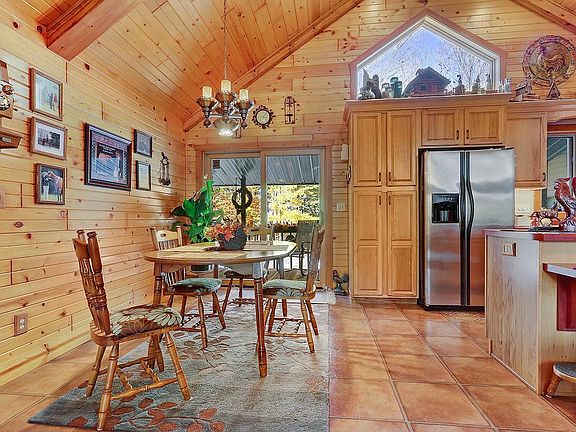dining w/patio doors