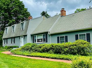 290 Old Farms Rd, Simsbury, CT 06070