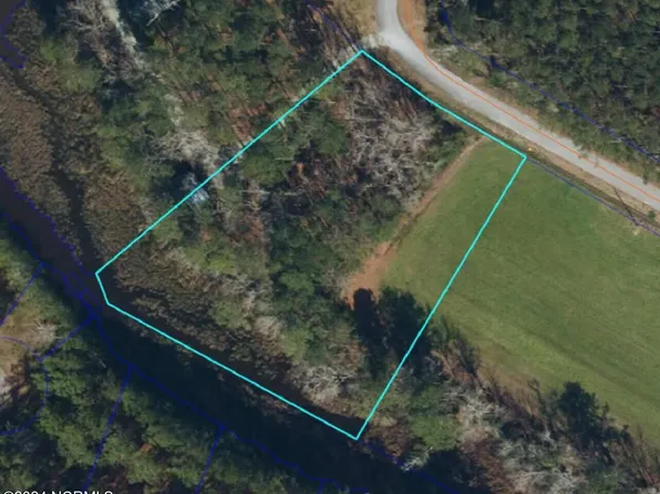 243 Stillwater Lane, Oriental, NC 28571