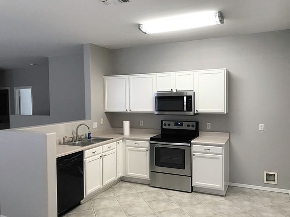 4th image of 16054 W Woodlands Ave