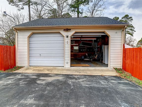 3rd image of 3701 Colonnade Dr