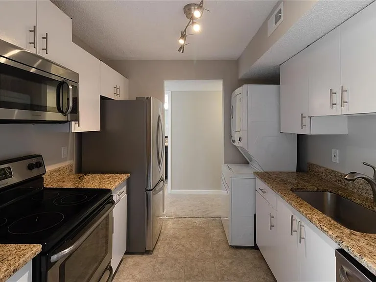 1503 E Swan Cir — Photo 13