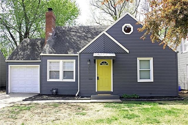 1st image of 905 E 77th St