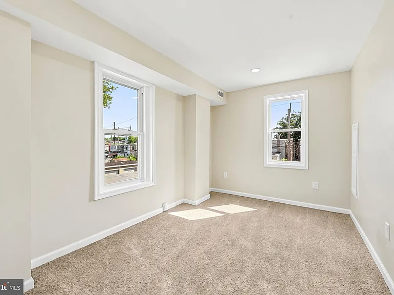 1015 McClenahan Ter — Photo 15