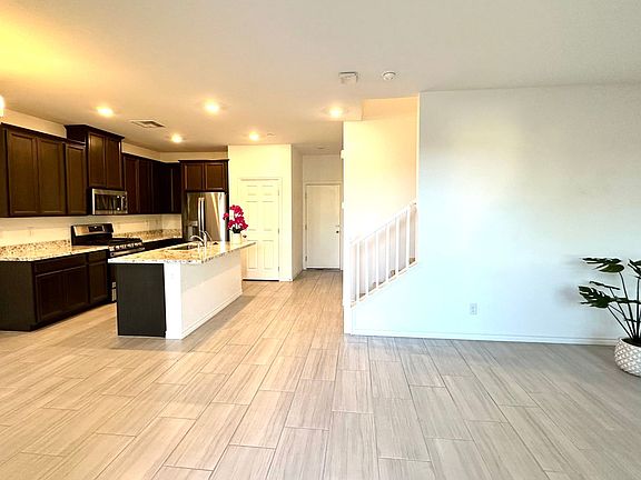 4th image of 20 Barbara Ln #16
