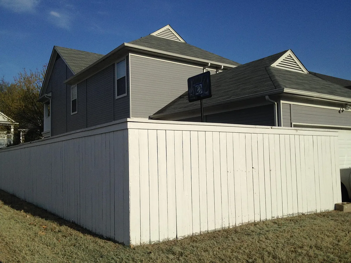 Side View - 1255 Island Harbor Dr