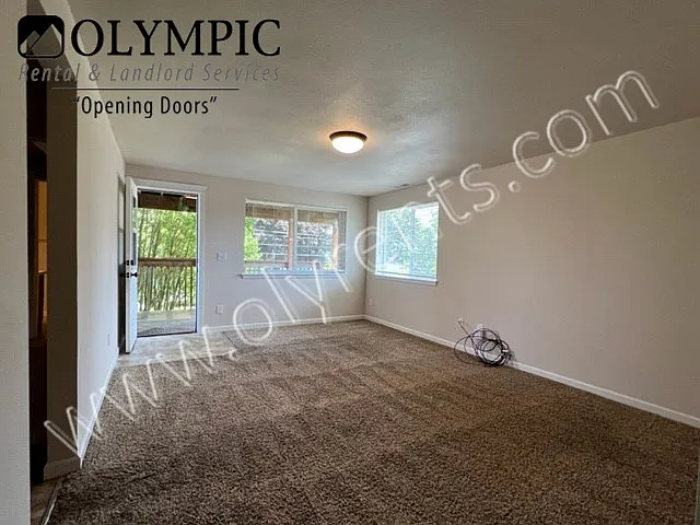 1 Bdrm, 1 Bath Lower Level Duplex! — Photo 4