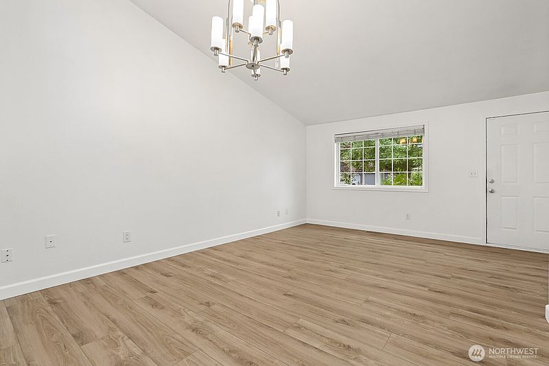 3rd image of 17715 Spring Lane Avenue