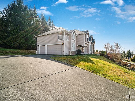 3rd image of 9325 185th Drive SE