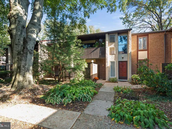 2-3 Aspen Way, Doylestown, PA 18901