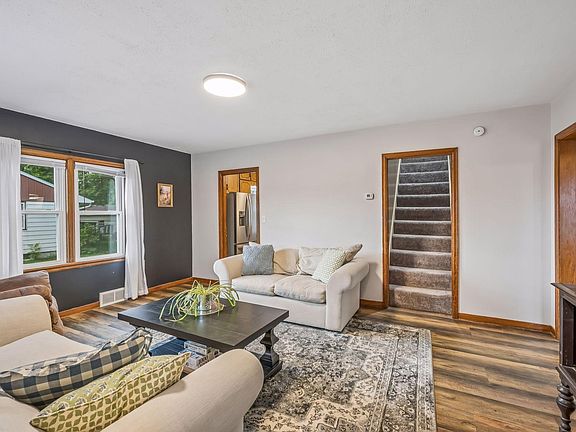 3rd image of 213 Queen Ave