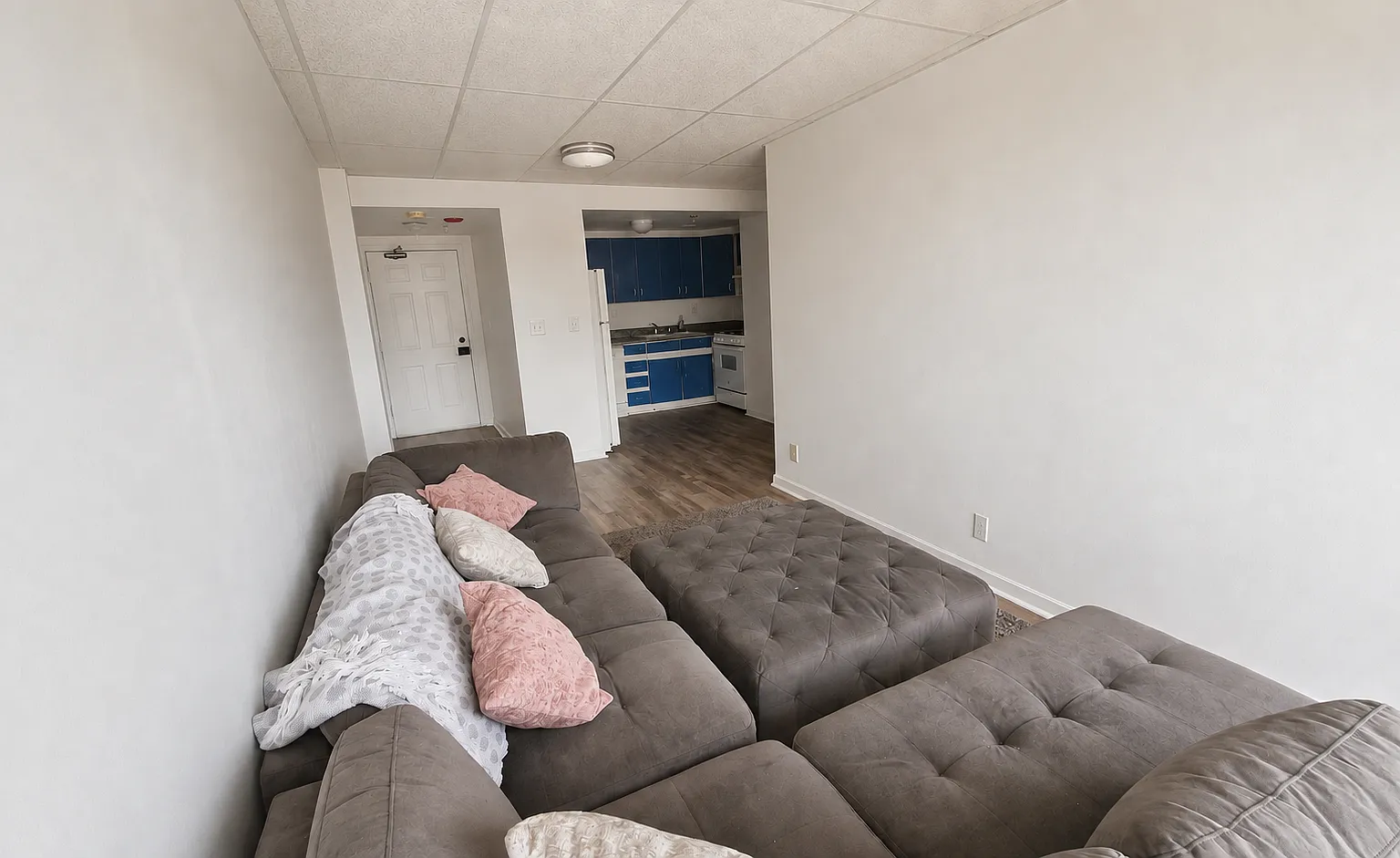 1 bed, 594 sqft, $1,300 — Photo 3