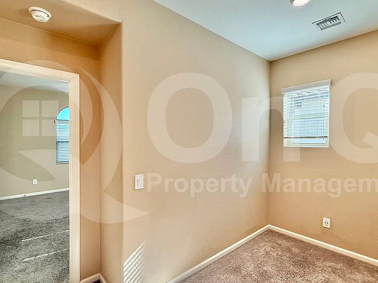 3739 E Trinity Ln — Photo 10