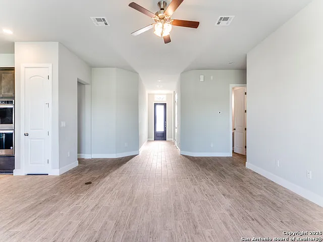 3 bed, 2.5 bath, 2346 sqft, $3,150 — Photo 3