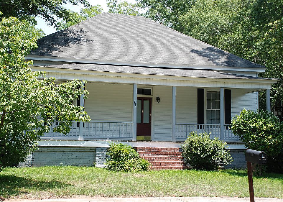 1st image of 303 S Smith St
