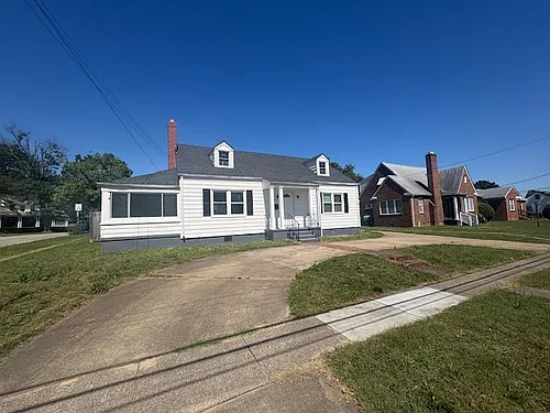 2114 Oak Ave Photo 1