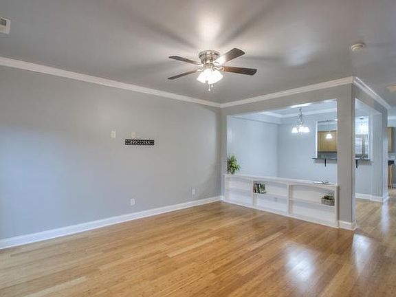 2nd image of 2021 Oak Trail Dr