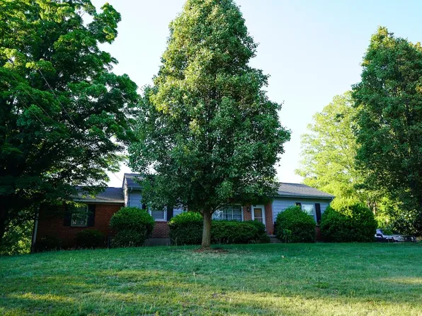 906 Childress Dr, Martinsville, VA 24112