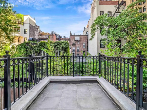 69 Washington Place image 18 of 25