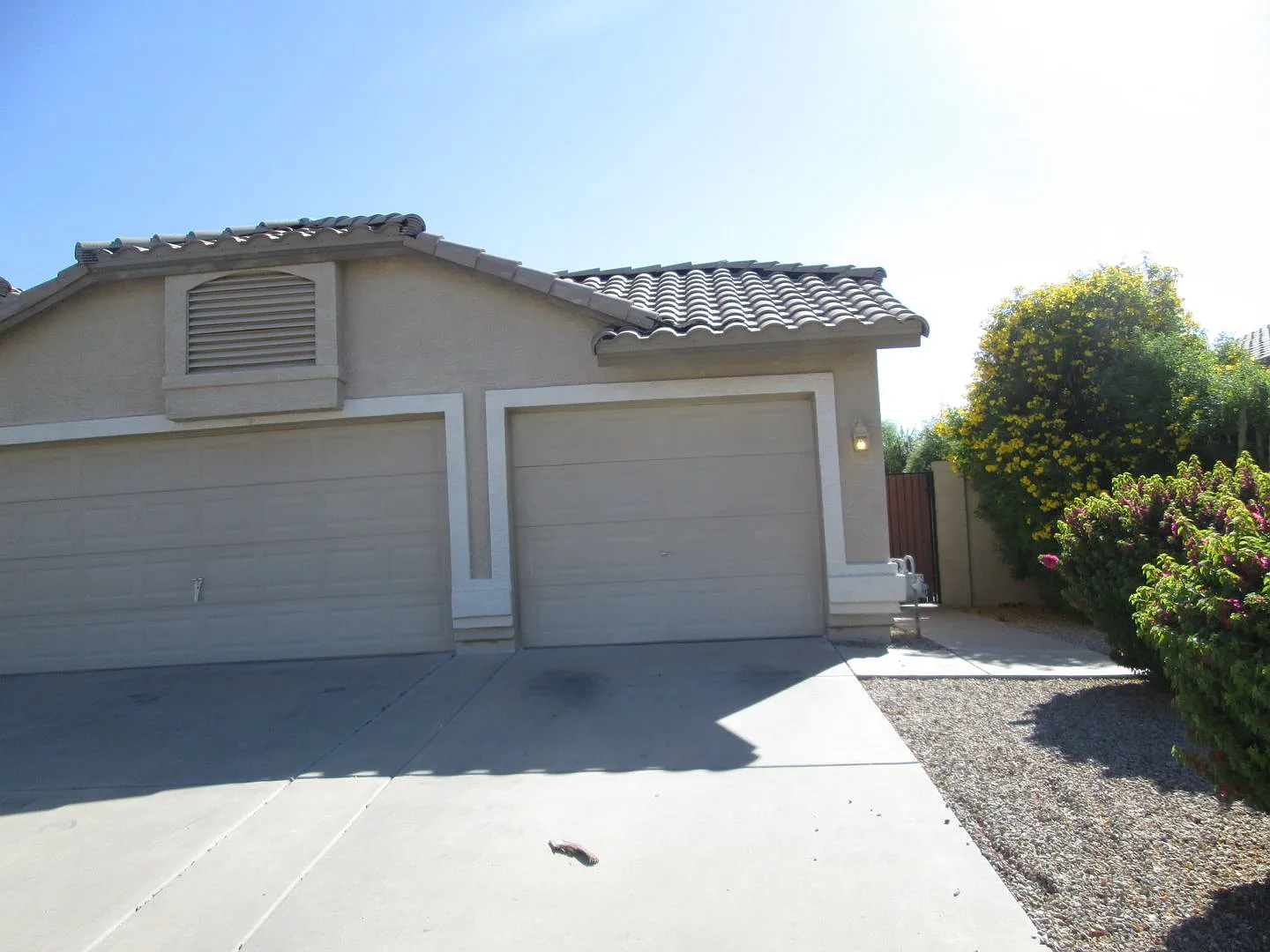 Beautiful 3-bedroom, 2-bath, 3-car garage — Photo 4