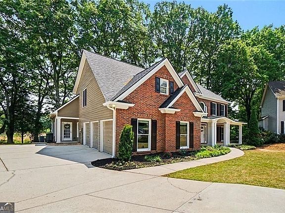 3rd image of 607 Crimsonwood Ct