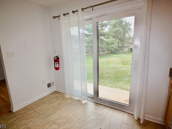 5th image of 78 Woodward Ln