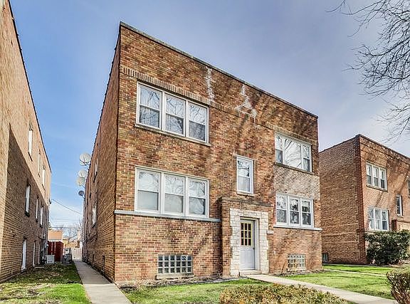 3rd image of 2846 W Summerdale Ave