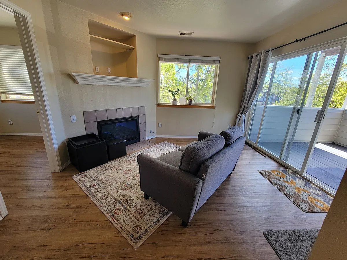 Building Photo - 2850 Aurora Ave #212